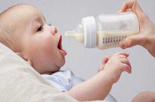 giá sữa cho trẻ sơ sinh